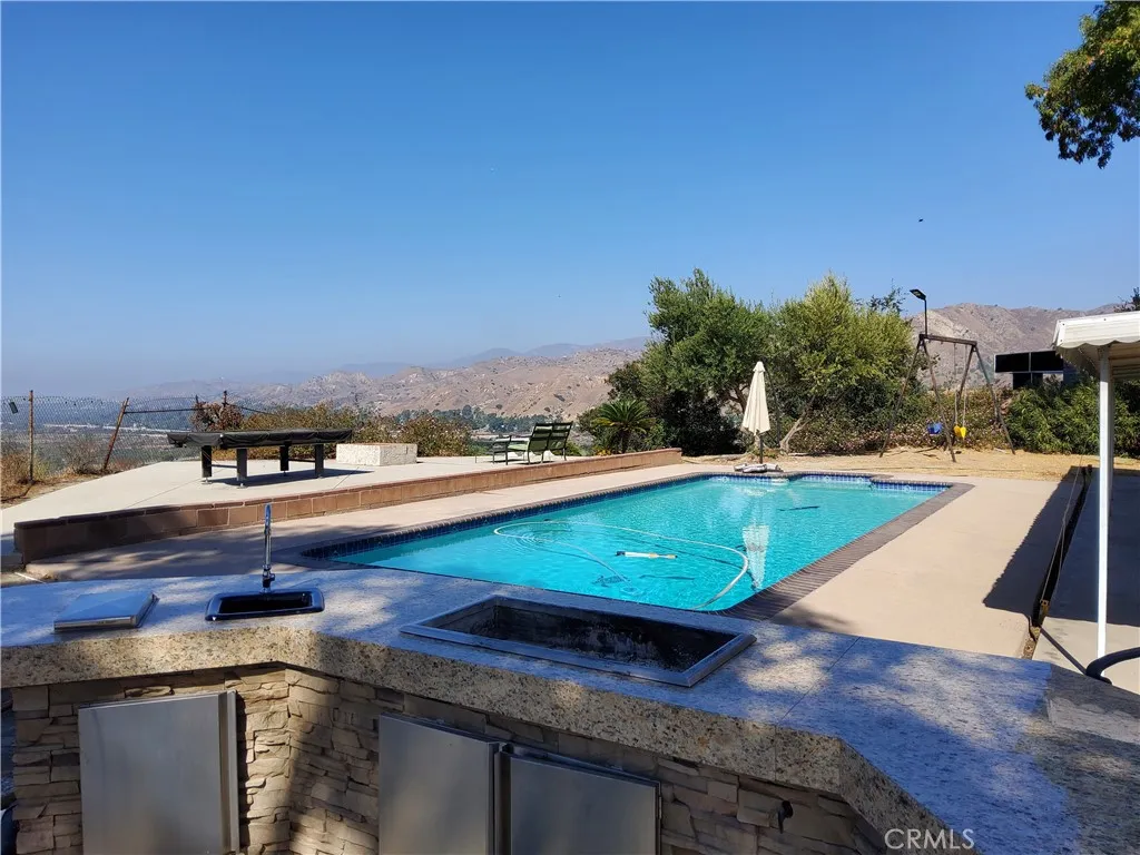 9050 Mulberry Drive, Sunland, California 91040 home-pic-3